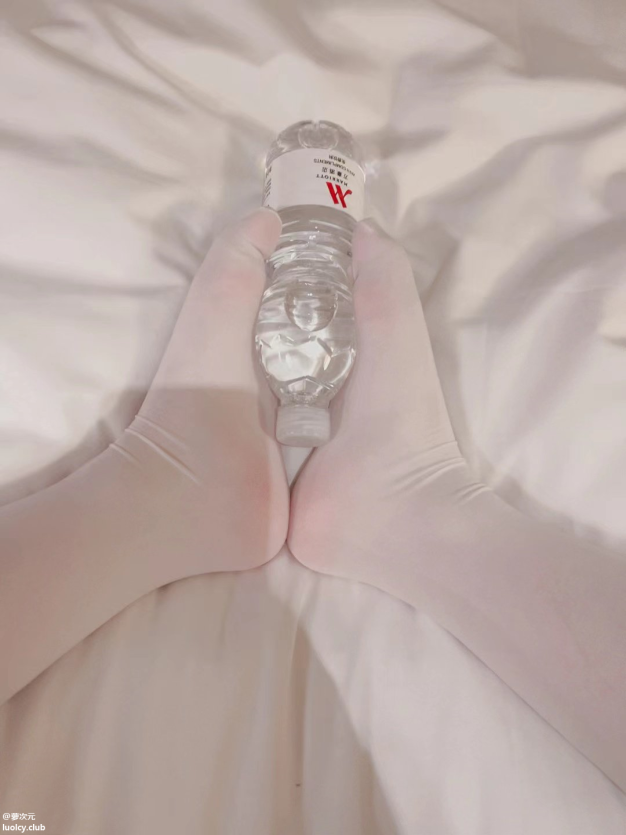 ✅推特白虎福利姬 啾啾猫猫 14v1g合集